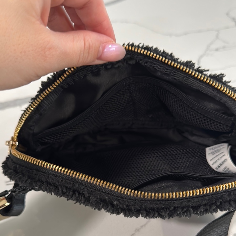 Lululemon Athletica Black Crossbody Bag - Picture 5 of 5